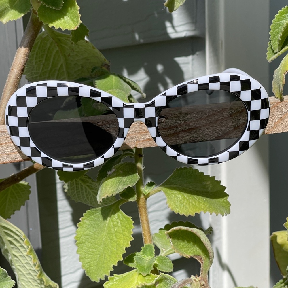 Round Frame Checkerboard Sunglasses - Picture 12 of 15